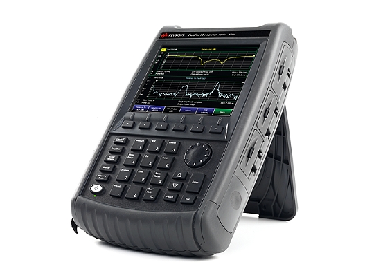 FieldFox 手持式射频和微波分析仪 2