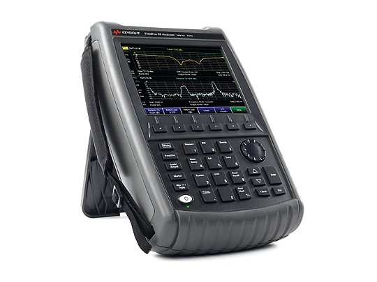 FieldFox 手持式射频和微波分析仪 4